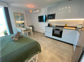 NEW Luxury Sunrise Oceanview Apartment in Gibraltar